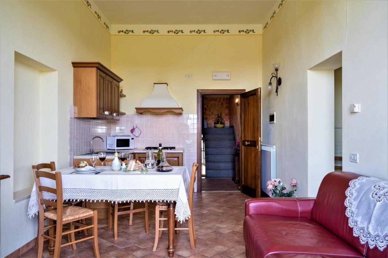 Gasthaus Borgo Il Villino Casole dʼElsa Exterior foto